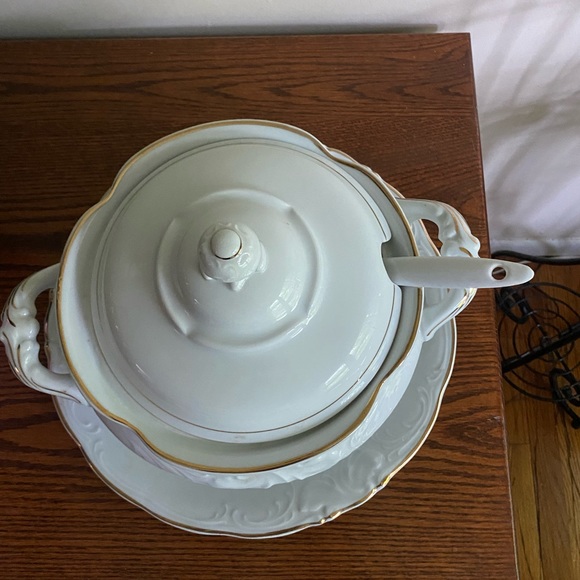 Tureen & Lid without Underplate by Royal Kent (Poland)
Tureen & Lid only - Picture 8 of 8